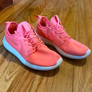 Pink girls Roshe (size 6)
